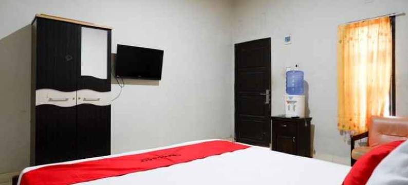 红多兹酒店-近帕卢朱弗利亚机场穆提亚拉SIS(RedDoorz Near Mutiara Sis Al Jufrie Airport Palu)图片