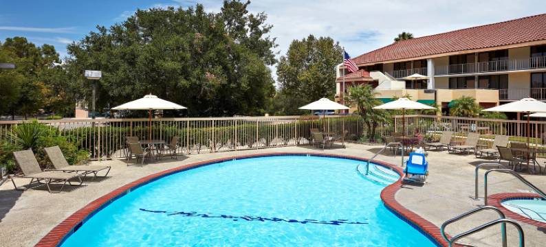 千橡市纽伯里公园拉昆塔温德姆套房酒店(La Quinta Inn & Suites by Wyndham Thousand Oaks-Newbury Park)图片