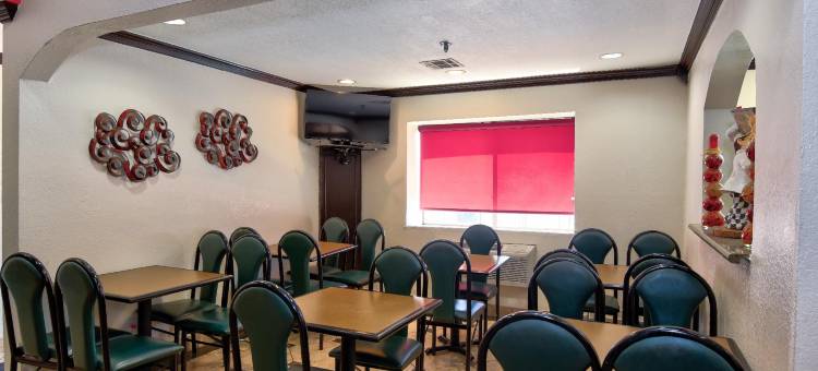 俄克拉何马城机场北温德姆华美达酒店(Ramada by Wyndham Oklahoma City Airport North)图片