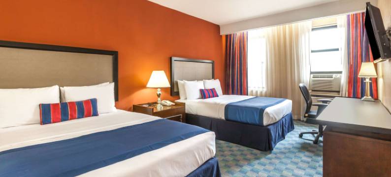 泽西市华美达酒店(Ramada by Wyndham Jersey City)图片