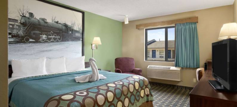 拉塞尔维尔速8酒店(Super 8 by Wyndham Russellville)图片