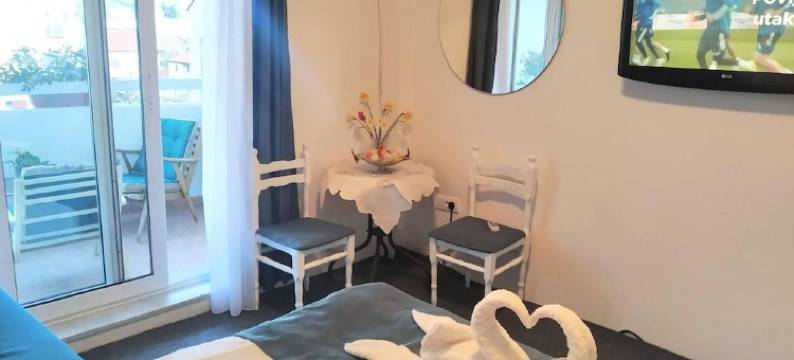 近湖，视野，中心(Near Lake, with View, Center)图片