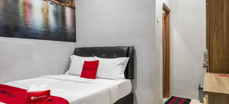 红多兹酒店@泗水耶穆尔萨利2号(RedDoorz @ Jemursari Surabaya 2)图片