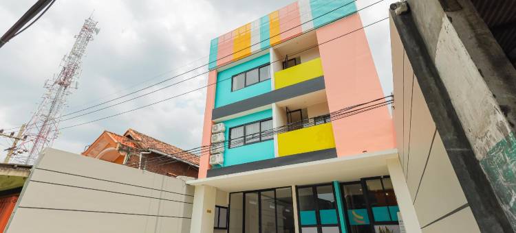 泗水三叶草艾斯桑斯酒店(Sans Hotel Clover Ace Surabaya by RedDoorz)图片