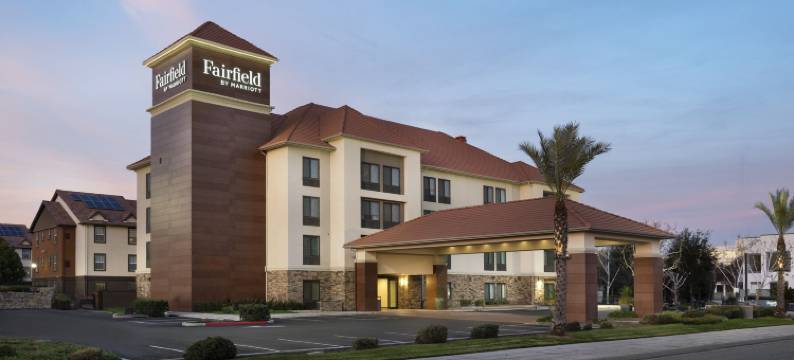 弗雷斯诺河畔公园费尔菲尔德客房及套房(Fairfield Inn & Suites Fresno River Park)图片