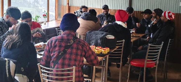 Barot Waterfall Camps and Dorms图片