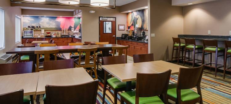 堪萨斯城机场万豪万枫酒店(Fairfield Inn & Suites Kansas City Airport)图片