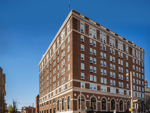 约克敦酒店 - 希尔顿启缤精选酒店