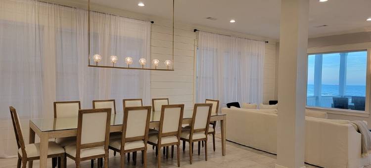 BEACHFRONT! HOT TUB! ELEVATOR! CUSTOM-BUILT! GATED COMMUNITY! BEACH, STEPS AWAY!图片