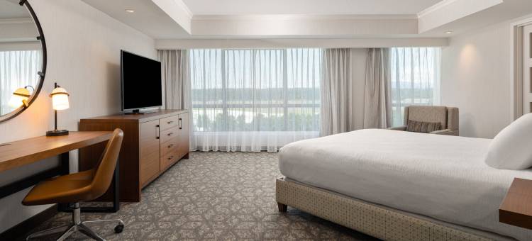 希尔顿波特兰机场大使套房酒店(Embassy Suites by Hilton Portland Airport)图片