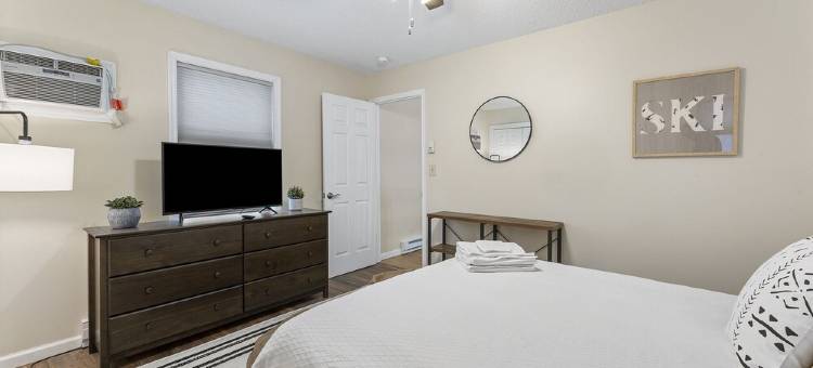 Pet Friendly Modern Poconos Home | Hot Tub | Cozy Woodlands!图片