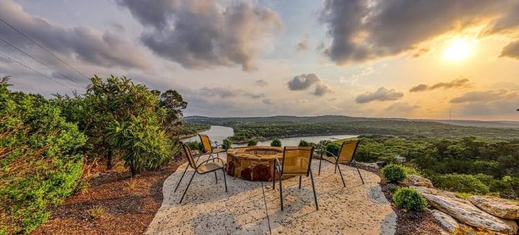 特拉维斯湖海滨配有度假式泳池及百万美元级景观的度假屋(Lake Travis Waterfront with Resort Style Pool and Million Dollar Views.)图片