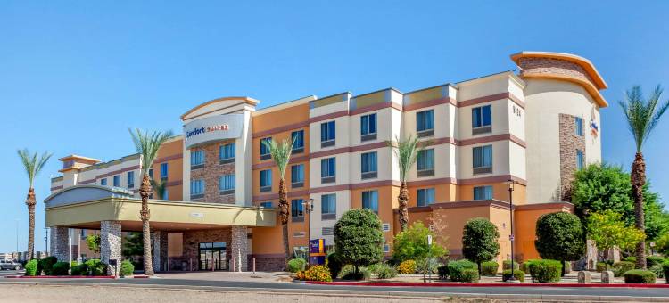 格兰岱尔州立农场体育场区舒适套房酒店(Comfort Suites Glendale - State Farm Stadium Area)图片