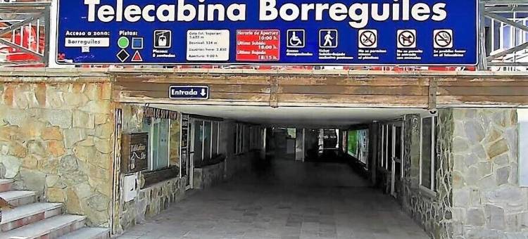 托多西亚拉内华达巴哈区 - 缆车旁(Todosierranevada Zona Baja - Montblanc Vistas A la Montana - Junto a Los Telecabinas)图片