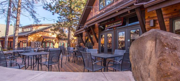 Game Room and Outdoor Patio - Spectacular Family Retreat图片