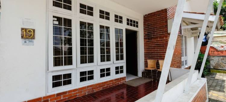 普禾加多红多兹家庭旅馆Rita超级购物中心3(RedDoorz near Rita Super Mall Purwokerto 3)图片