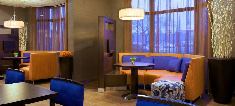 布卢明顿万怡酒店(Courtyard Bloomington)图片