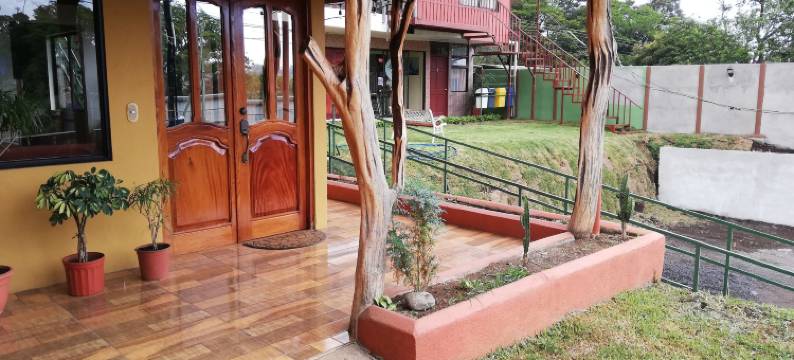 玛丽丝家庭旅馆(Maris B&B)图片