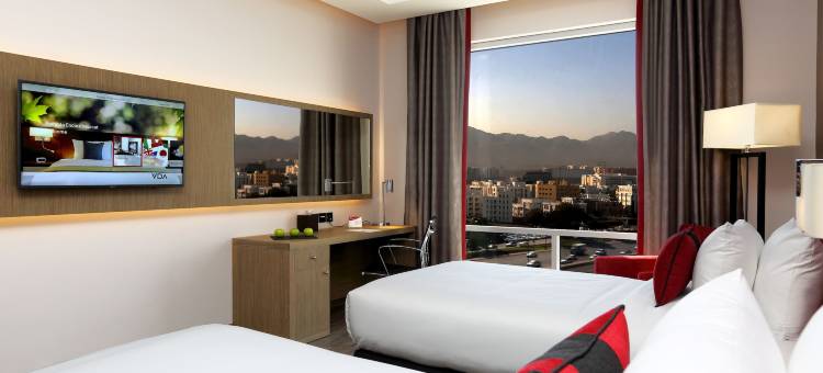 马斯喀特-阿尔古布拉华美达安可酒店(Ramada Encore by Wyndham Muscat Al-Ghubra)图片