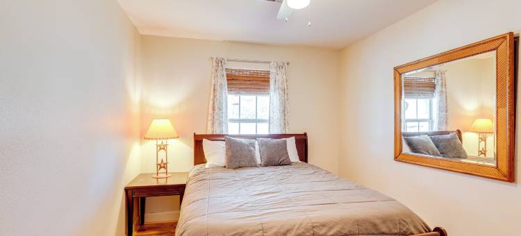 码头，甲板和景观：朱厄特湖畔小屋！(Dock, Decks & Views: Lakefront Cottage)图片