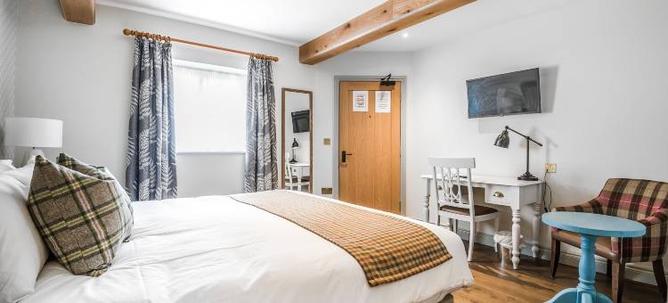 瓦尔汉普顿阿尔姆斯酒店(The Walhampton Arms)图片