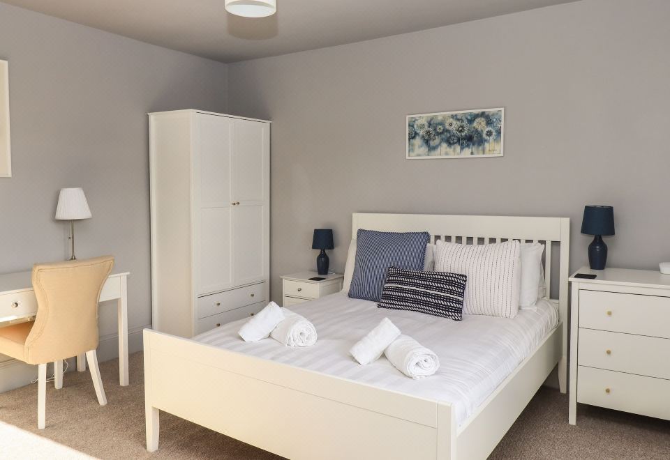 Raybarrow Hotel Overview