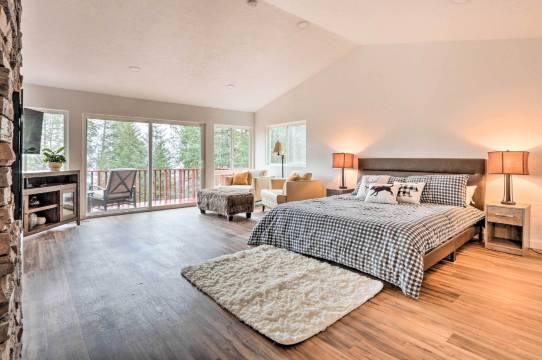 宽敞的Sun-up湾小屋,距市中心Cda 20分钟!(Spacious Sun-up Bay Cabin, 20 Min to Downtown Cda!)