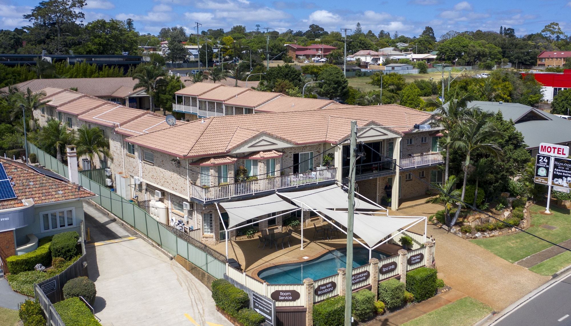 Highlander Motor InnOver view