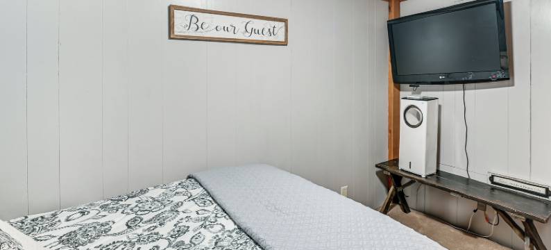 位于肯塔基州的高地牛工作农场小屋(Cabin on Working Highland Cattle Farm in Kentucky)图片