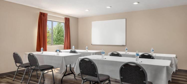 门罗呗盟套房酒店(Baymont by Wyndham Monroe)图片