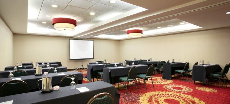 克利夫兰比奇伍德希尔顿安泊酒店(Embassy Suites by Hilton Cleveland Beachwood)图片