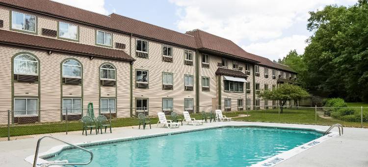 白厅近密西根冒险乐园伊克诺旅馆酒店(Econo Lodge Whitehall Near Michigan's Adventure)图片