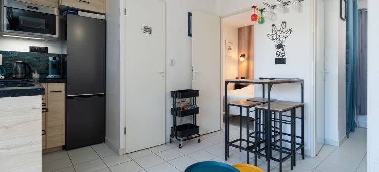 Beachside Apartment with Pool图片
