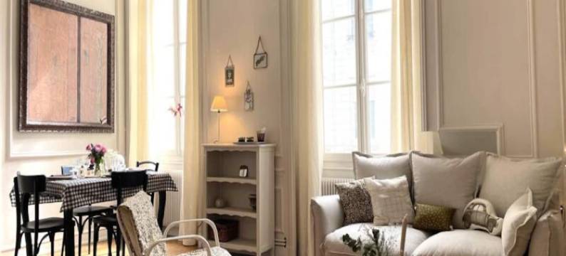 Le Crosne Parking Standing Quiet图片