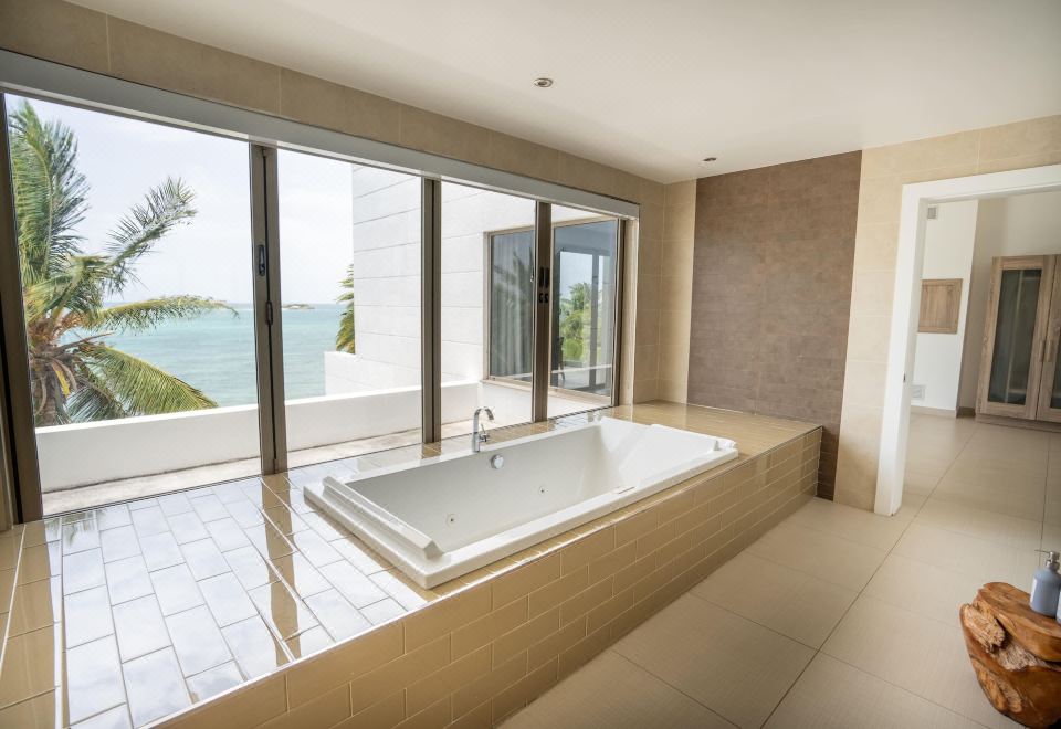 Hodges Bay Resort & SpaHotel Overview