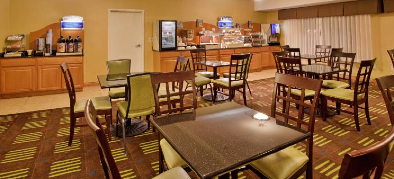 智选假日套房酒店堪萨斯城体育综合区(Holiday Inn Express & Suites KANSAS CITY SPORT COMPLEX AREA by IHG)图片