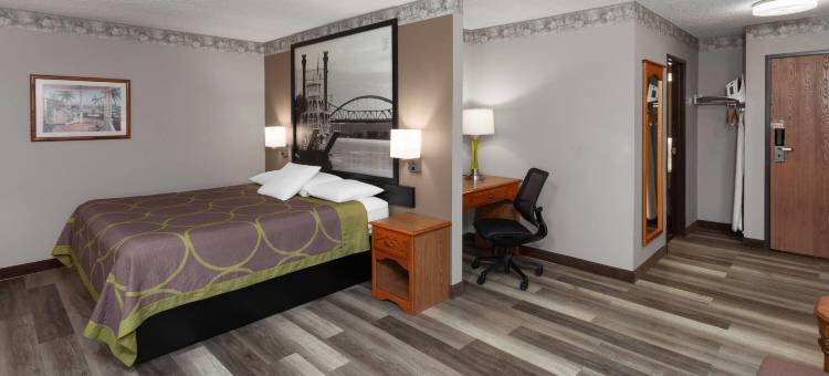 格林贝速8酒店-近体育场(Super 8 by Wyndham Green Bay Near Stadium)图片