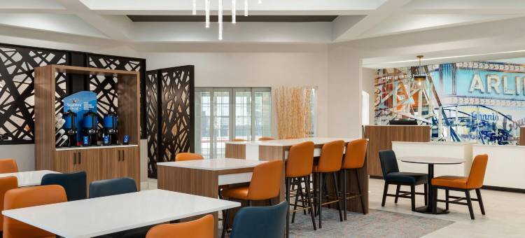 达拉斯阿林顿南拉昆塔温德姆套房酒店(La Quinta Inn & Suites by Wyndham Dallas Arlington South)图片