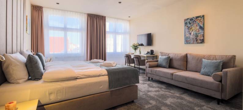 牡蛎与气泡。美食客房(Oysters & Bubbles. Gastro Rooms)图片