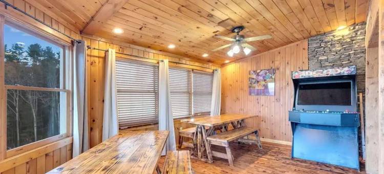 隐秘的七卧山间度假屋，占地七英亩(Secluded 7BR Mountain Escape on 7 Acres)图片