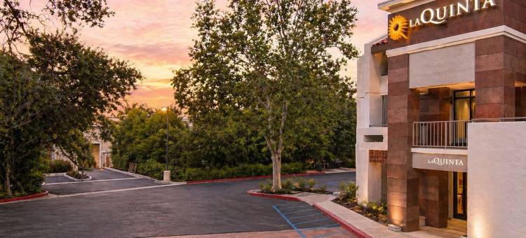 千橡市纽伯里公园拉昆塔温德姆套房酒店(La Quinta Inn & Suites by Wyndham Thousand Oaks-Newbury Park)图片