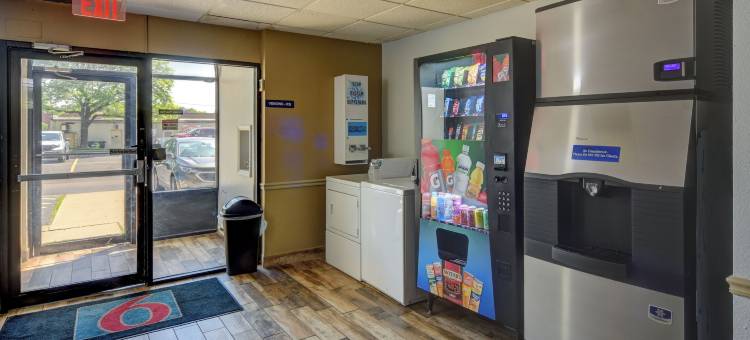 利伯蒂维尔6号汽车旅馆(Motel 6 Libertyville, IL)图片