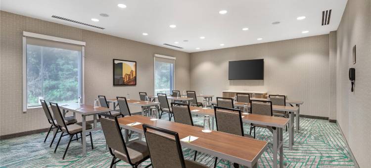 昆斯伯里-格伦斯福尔斯希尔顿惠庭套房酒店(Home2 Suites by Hilton Queensbury Lake George)图片