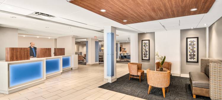 Holiday Inn Express 劳德代尔堡CONV CTR巡航(Holiday Inn Express FT. Lauderdale Cruise-Airport)图片