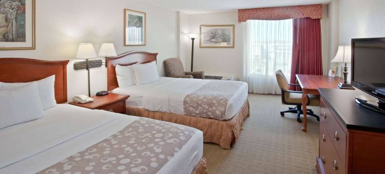 市中心会议中心拉昆塔温德姆套房酒店(La Quinta Inn & Suites by Wyndham Downtown Conference Center)图片