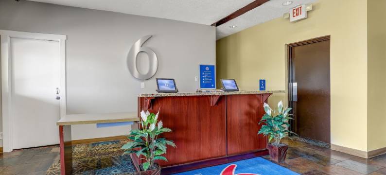 亚伯达布鲁克斯 6 号汽车旅馆酒店(Motel 6 Brooks, AB)图片