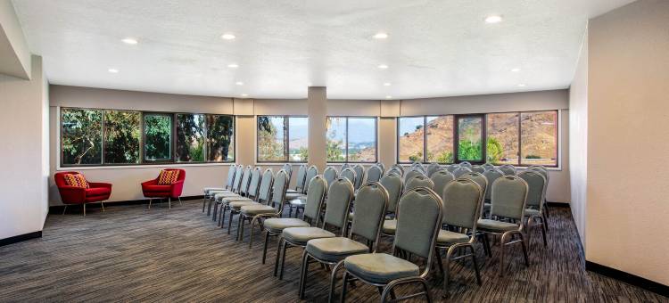 波莫纳拉昆塔温德姆酒店套房(La Quinta by Wyndham Pomona)图片