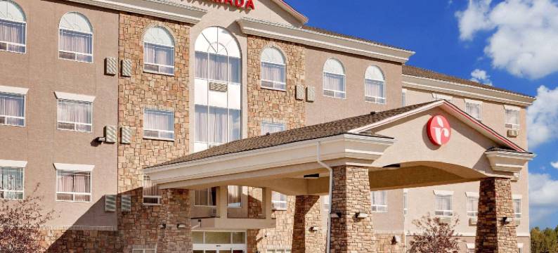 拉克拉比什华美达酒店(Ramada by Wyndham Lac la Biche)图片