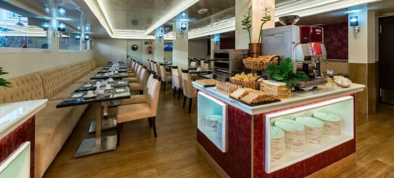 梦之月托雷莫里斯- 推荐成人(Moon Dreams Torremolinos - Adults Recommended)图片