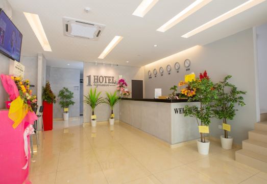 1 Hotel Signature Hotel Overview